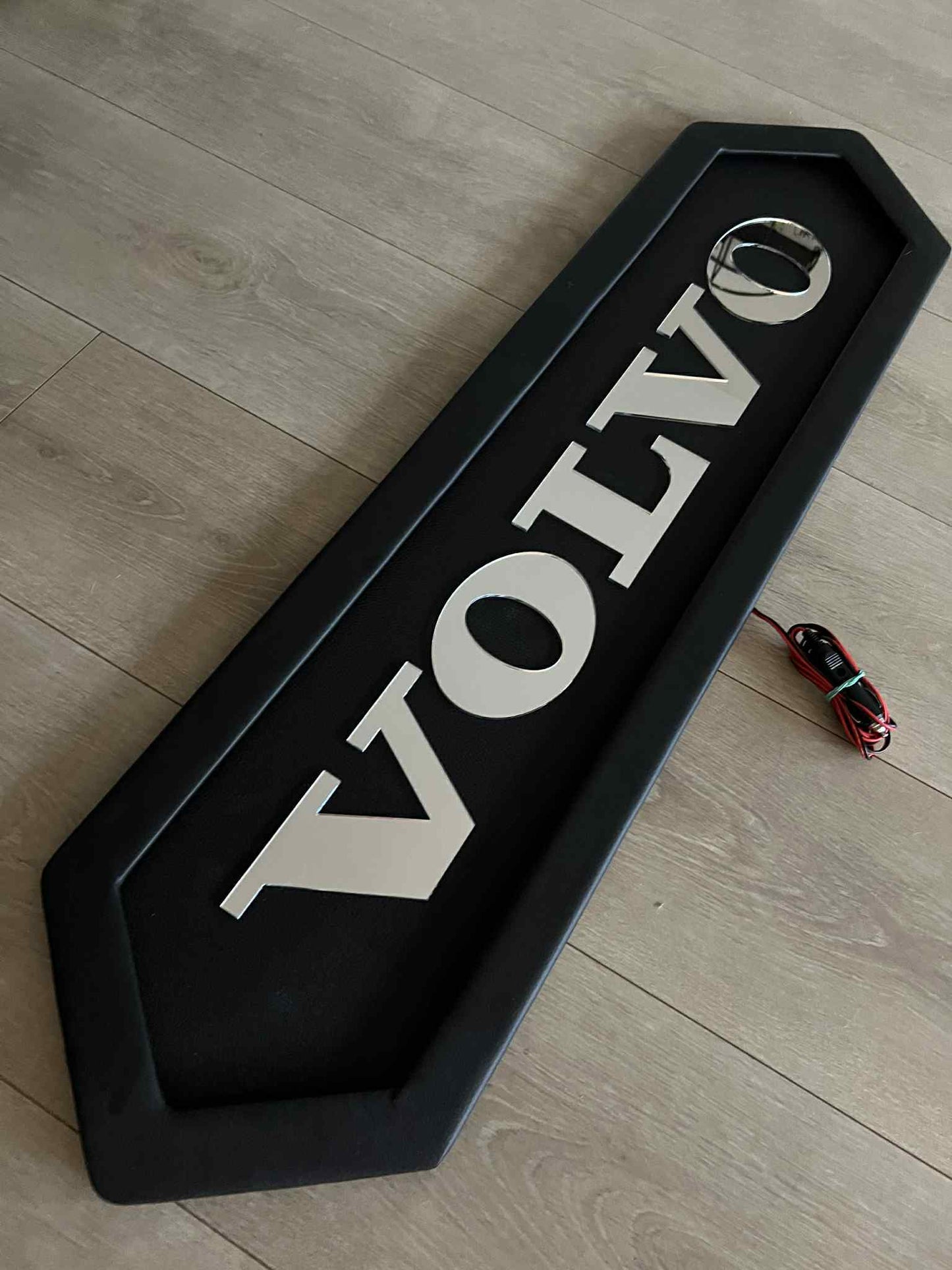 Volvo bakveggsplate speil bokstaver