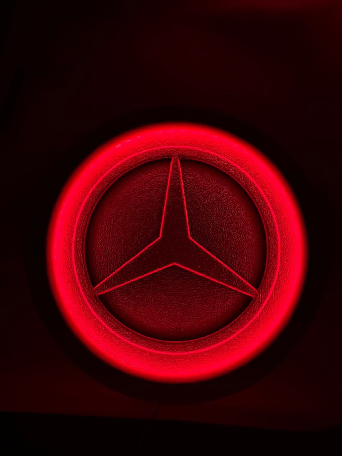 Mercedes bakveggsplate rundt